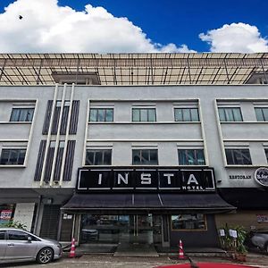 Insta Hotel
